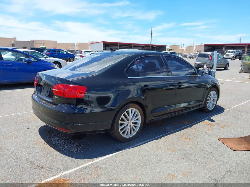 2014 Volkswagen Jetta VIN 3VWLL7AJXEM372631 IAAI salvage auction — WATER/FLOOD, Salvage (Hawaii), sold $175 on 2026-08-04 (photo 4)