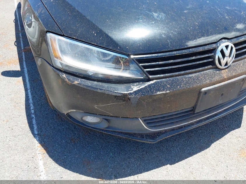 2014 Volkswagen Jetta VIN 3VWLL7AJXEM372631 IAAI salvage auction — WATER/FLOOD, Salvage (Hawaii), sold $175 on 2026-08-04 (photo 6)