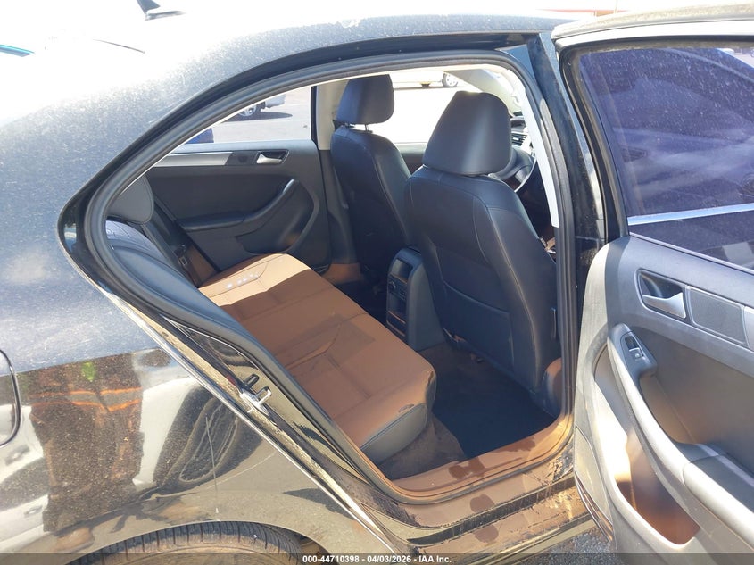 2014 Volkswagen Jetta VIN 3VWLL7AJXEM372631 IAAI salvage auction — WATER/FLOOD, Salvage (Hawaii), sold $175 on 2026-08-04 (photo 8)
