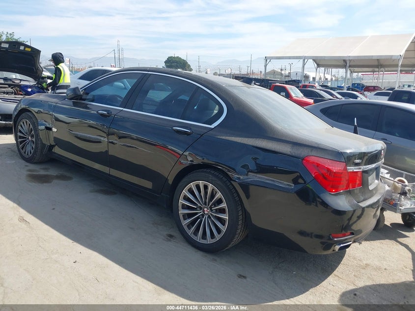 2011 BMW 7er VIN WBAKA4C5XBC613150 IAAI salvage auction — LEFT SIDE, Salvage (California), sold $1,850 on 2026-07-15 (photo 3)
