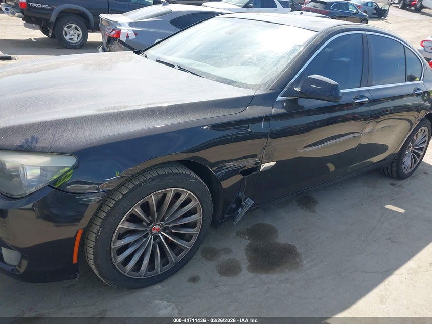 2011 BMW 7er VIN WBAKA4C5XBC613150 IAAI salvage auction — LEFT SIDE, Salvage (California), sold $1,850 on 2026-07-15 (photo 6)
