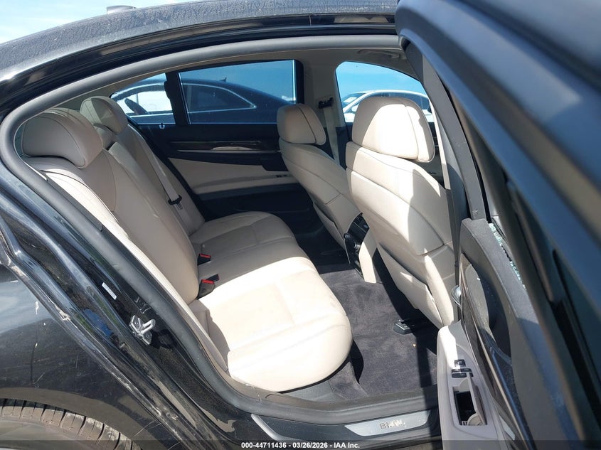 2011 BMW 7er VIN WBAKA4C5XBC613150 IAAI salvage auction — LEFT SIDE, Salvage (California), sold $1,850 on 2026-07-15 (photo 8)