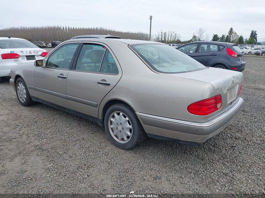 1997 Mercedes-benz E-klasse VIN WDBJF55F4VA409809 IAAI salvage auction — NORMAL WEAR, Clear - Public Restricted (Oregon), sold $25 on 2026-07-27 (photo 3)
