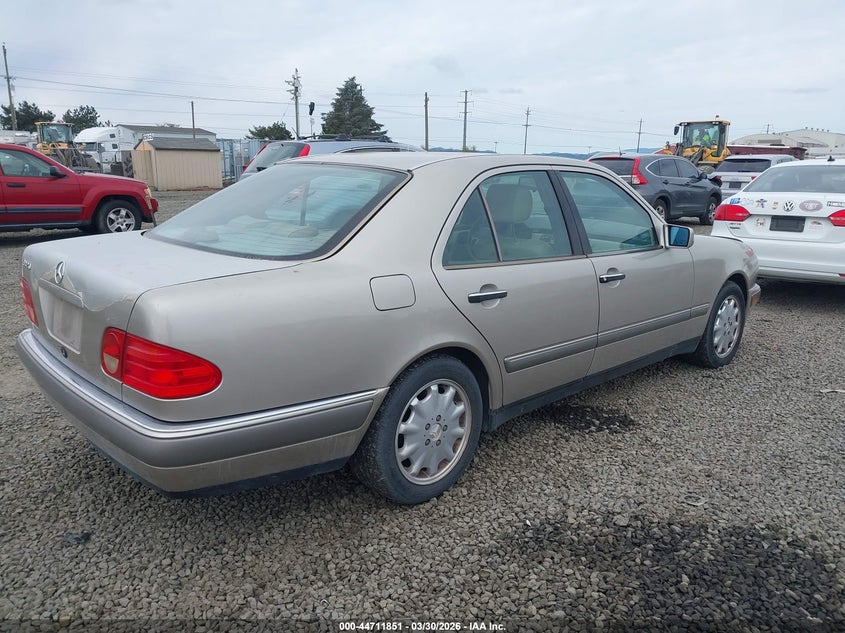 1997 Mercedes-benz E-klasse VIN WDBJF55F4VA409809 IAAI salvage auction — NORMAL WEAR, Clear - Public Restricted (Oregon), sold $25 on 2026-07-27 (photo 4)