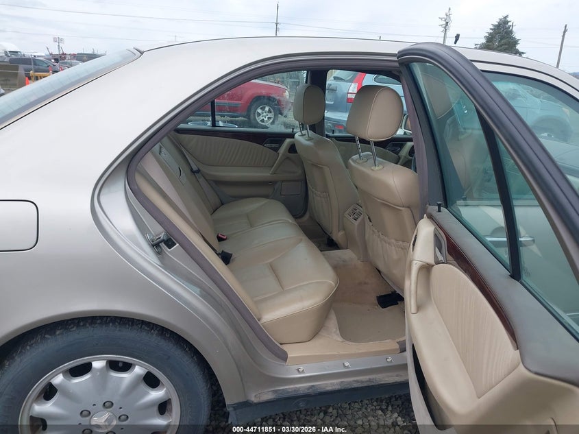 1997 Mercedes-benz E-klasse VIN WDBJF55F4VA409809 IAAI salvage auction — NORMAL WEAR, Clear - Public Restricted (Oregon), sold $25 on 2026-07-27 (photo 8)