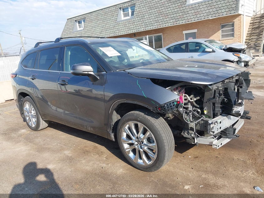 2025 Toyota Highlander VIN 5TDKDRAH5SS552647 IAAI salvage auction — UNKNOWN, Wait Title, sold $19,100 on 2026-07-21 (photo 1)