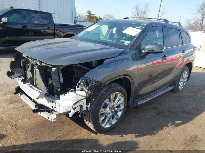 2025 Toyota Highlander VIN 5TDKDRAH5SS552647 IAAI salvage auction — UNKNOWN, Wait Title, sold $19,100 on 2026-07-21 (photo 2)