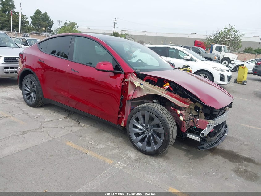 2026 Tesla Model y VIN 7SAYGDEE8TF596753 IAAI salvage auction — RIGHT FRONT, Wait Title, sold $26,550 on 2026-07-06 (photo 1)