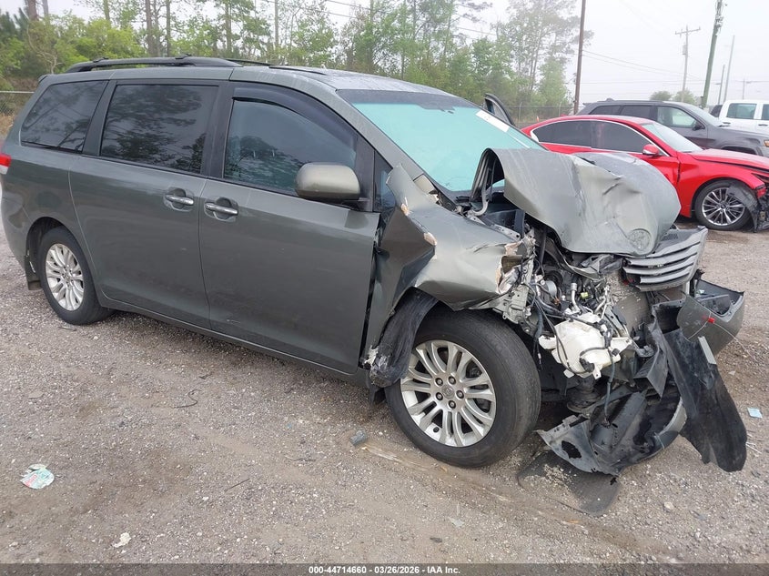 2011 Toyota Sienna VIN 5TDYK3DC8BS172733 IAAI salvage auction — FRONT END, Rebuildable (Florida), sold $850 on 2026-07-21 (photo 1)