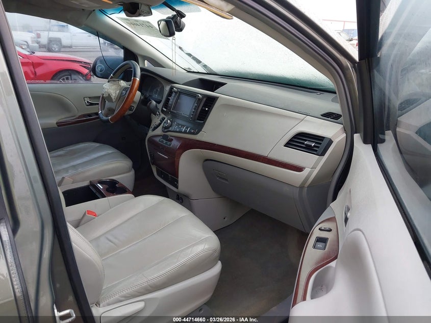 2011 Toyota Sienna VIN 5TDYK3DC8BS172733 IAAI salvage auction — FRONT END, Rebuildable (Florida), sold $850 on 2026-07-21 (photo 5)