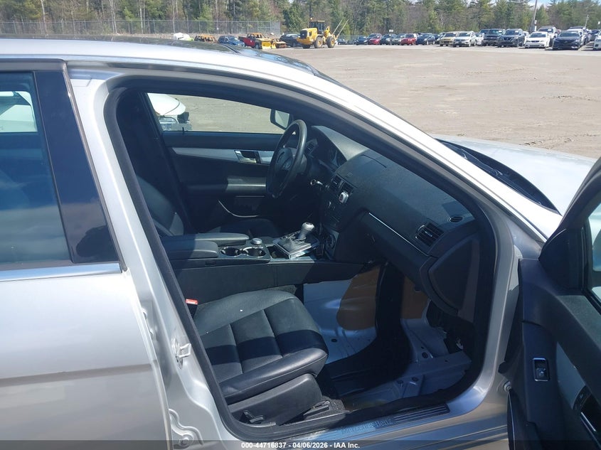 2008 Mercedes-benz C-klasse VIN WDDGF81X58F171994 IAAI salvage auction — FRESH WATER, Reconstructed (Massachusetts), sold $400 on 2026-07-17 (photo 5)