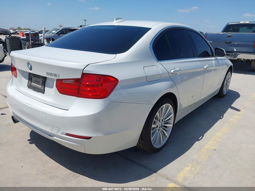 2012 BMW 3er VIN WBA3A5C56CF347510 IAAI salvage auction — REAR END, Wait Title, sold $3,150 on 2026-08-21 (photo 4)