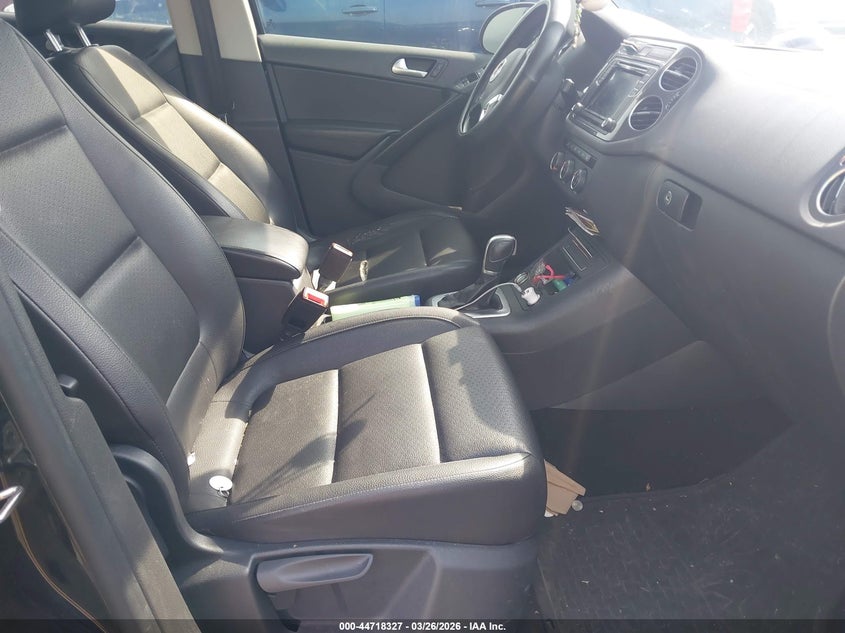2017 Volkswagen Tiguan VIN WVGAV7AX5HK020217 IAAI salvage auction — UNKNOWN, Salvage - Greater Than 75% (Maryland), sold $1,325 on 2026-07-27 (photo 5)