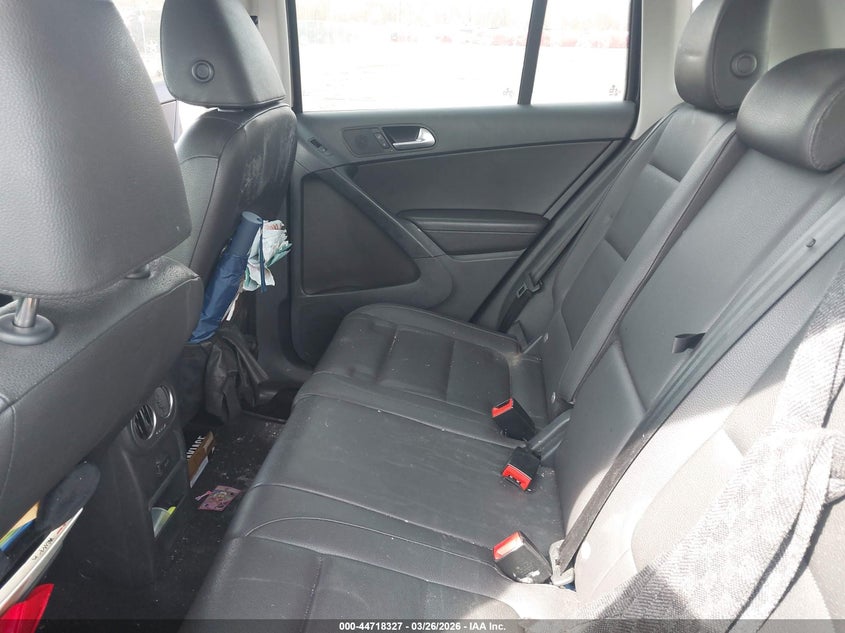 2017 Volkswagen Tiguan VIN WVGAV7AX5HK020217 IAAI salvage auction — UNKNOWN, Salvage - Greater Than 75% (Maryland), sold $1,325 on 2026-07-27 (photo 8)