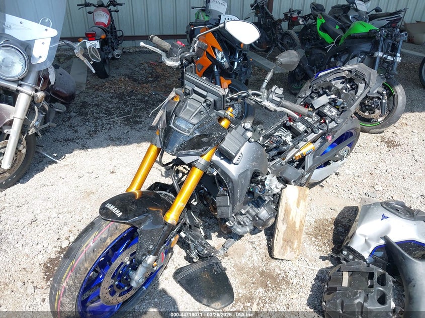 2025 Yamaha VIN JYARN95E1SA001636 IAAI salvage auction — ROLLOVER, Wait Title, sold $1,500 on 2026-08-01 (photo 2)
