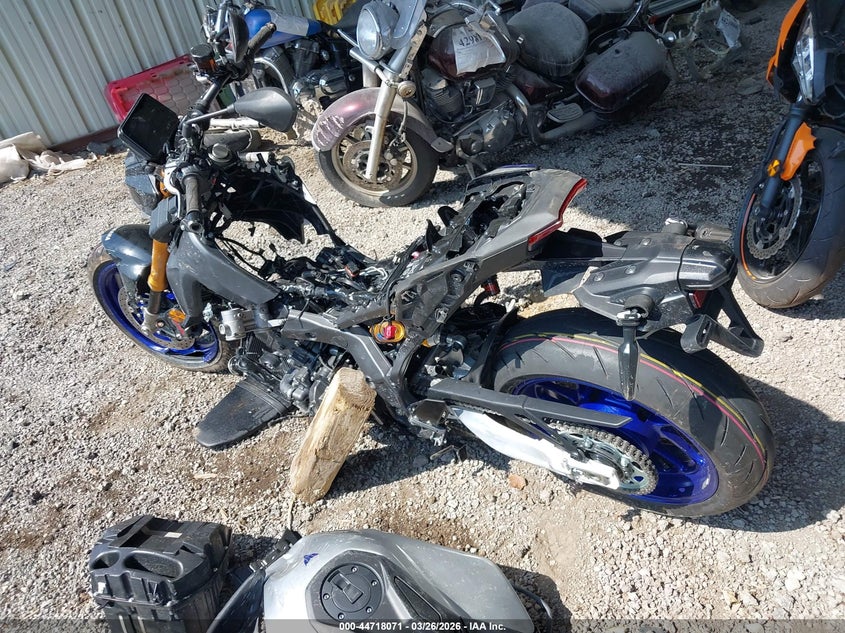 2025 Yamaha VIN JYARN95E1SA001636 IAAI salvage auction — ROLLOVER, Wait Title, sold $1,500 on 2026-08-01 (photo 3)