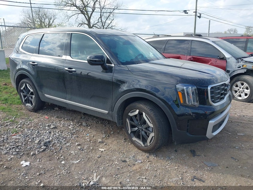 2025 Kia Telluride VIN 5XYP6DGC5SG634177 IAAI salvage auction — LEFT REAR, Wait Title, sold $13,700 on 2026-08-27 (photo 1)