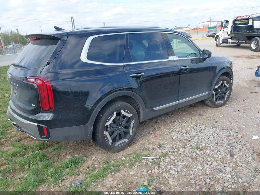 2025 Kia Telluride VIN 5XYP6DGC5SG634177 IAAI salvage auction — LEFT REAR, Wait Title, sold $13,700 on 2026-08-27 (photo 4)