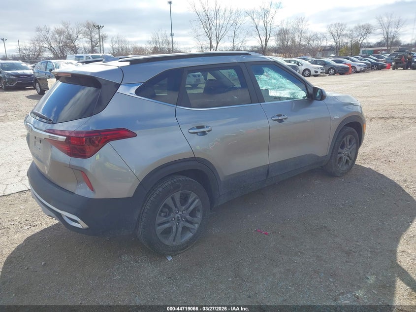 2023 Kia Seltos VIN KNDEUCAA9P7396515 IAAI salvage auction — HAIL, Salvage (Illinois), sold $5,300 on 2026-07-07 (photo 4)