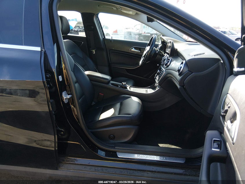 2015 Mercedes-benz Gla-klasse VIN WDCTG4GB5FJ071392 IAAI salvage auction — NORMAL WEAR, Salvage (Texas), sold $3,000 on 2026-07-17 (photo 5)