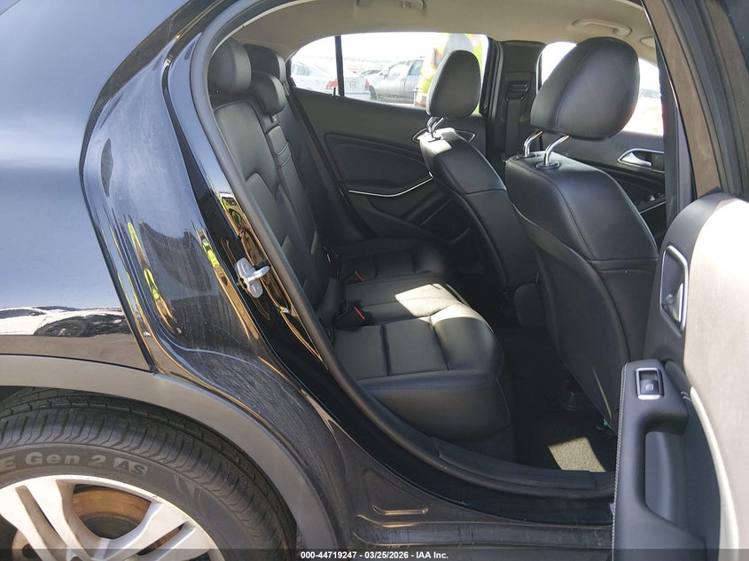 2015 Mercedes-benz Gla-klasse VIN WDCTG4GB5FJ071392 IAAI salvage auction — NORMAL WEAR, Salvage (Texas), sold $3,000 on 2026-07-17 (photo 8)