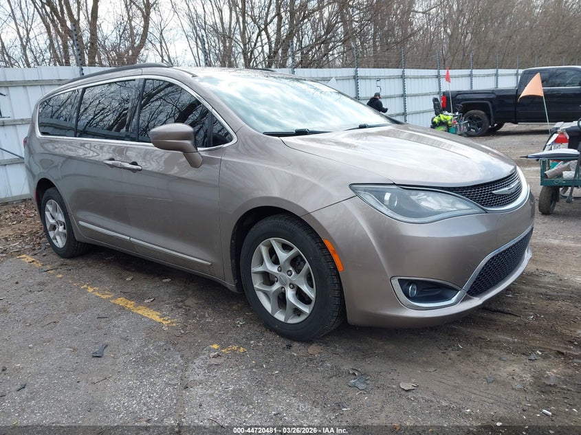 2017 Chrysler Pacifica VIN 2C4RC1BG1HR660452 IAAI salvage auction — LEFT SIDE, Clear (Michigan), sold $3,400 on 2026-08-01 (photo 1)