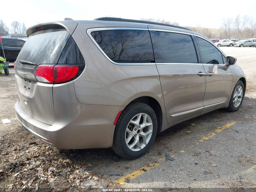 2017 Chrysler Pacifica VIN 2C4RC1BG1HR660452 IAAI salvage auction — LEFT SIDE, Clear (Michigan), sold $3,400 on 2026-08-01 (photo 4)