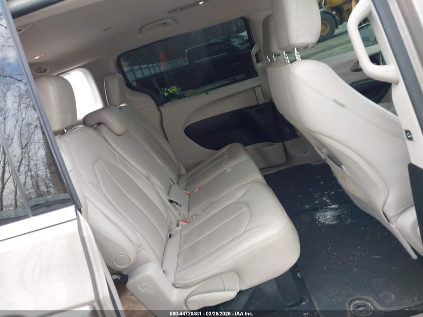 2017 Chrysler Pacifica VIN 2C4RC1BG1HR660452 IAAI salvage auction — LEFT SIDE, Clear (Michigan), sold $3,400 on 2026-08-01 (photo 8)