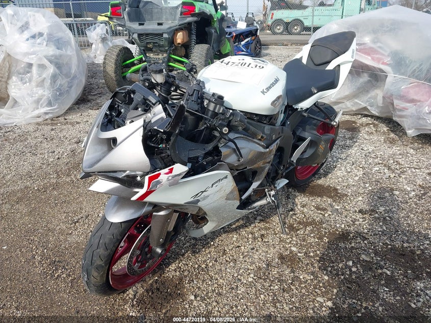 2025 Kawasaki Zx VIN JKBZXJJ12SA027218 IAAI salvage auction — LEFT SIDE, Salvage (Illinois), sold $4,650 on 2026-07-07 (photo 2)