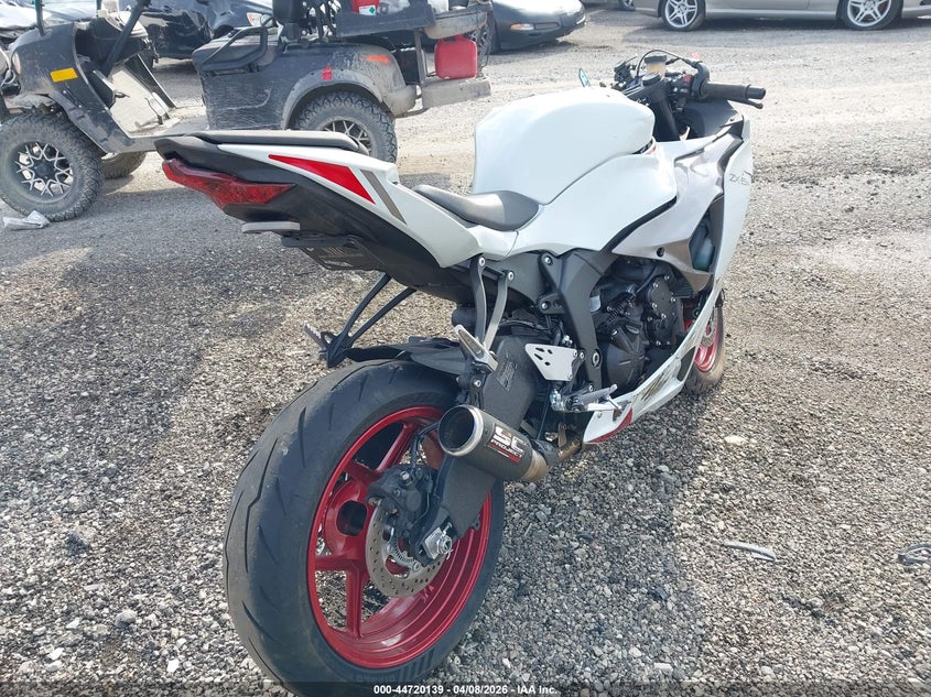 2025 Kawasaki Zx VIN JKBZXJJ12SA027218 IAAI salvage auction — LEFT SIDE, Salvage (Illinois), sold $4,650 on 2026-07-07 (photo 4)