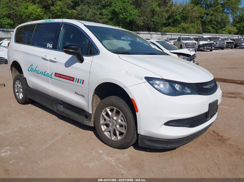 2025 Chrysler Voyager VIN 2C4RC1CG4SR571061 — IAAI salvage auction photo