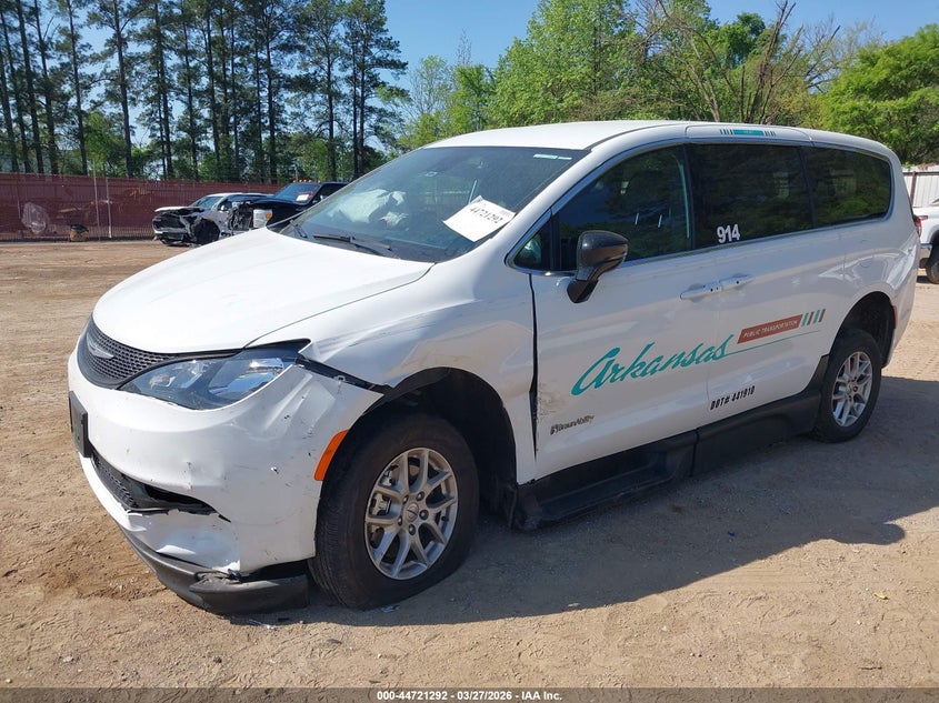 2025 Chrysler Voyager VIN 2C4RC1CG4SR571061 IAAI salvage auction — FRONT END, Salvage (Texas), sold $11,250 on 2026-08-06 (photo 2)