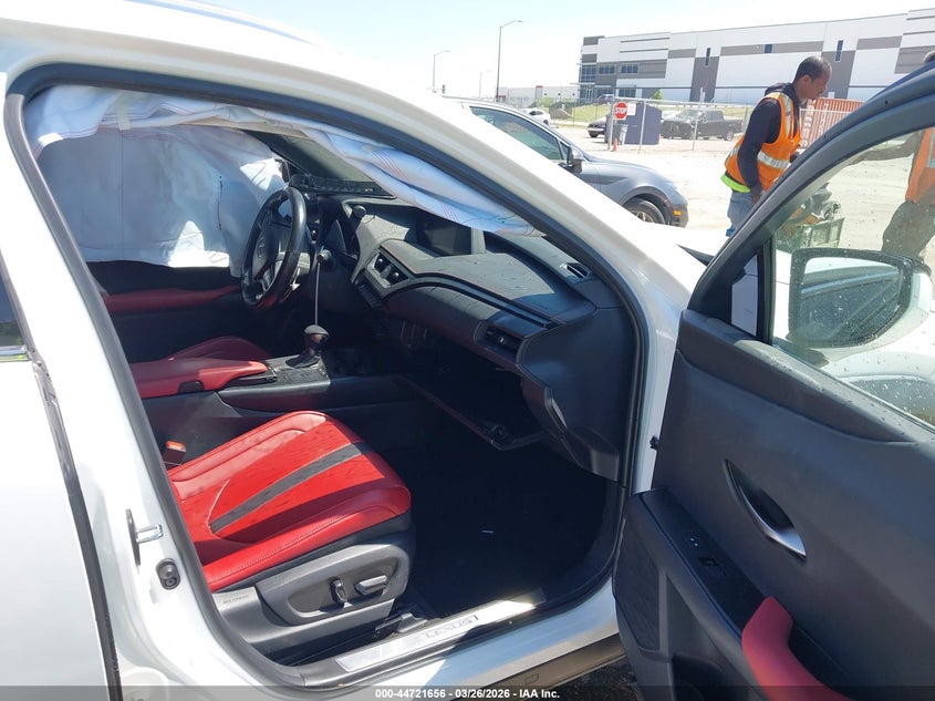 2019 Lexus Ux VIN JTHU9JBH6K2014846 IAAI salvage auction — REAR END, Wait Title, sold $7,500 on 2026-07-07 (photo 5)