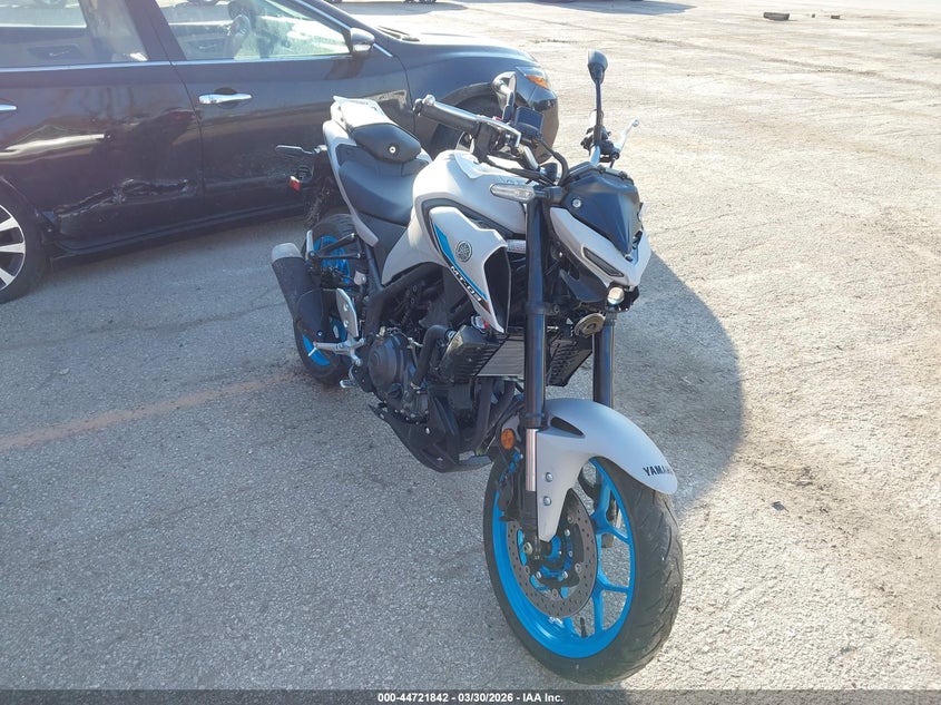 2025 Yamaha VIN MH3RH28EXSK002777 IAAI salvage auction — LEFT SIDE, Clear (Kansas), sold $1,400 on 2026-07-08 (photo 1)