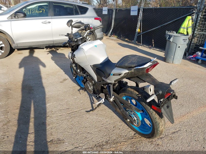 2025 Yamaha VIN MH3RH28EXSK002777 IAAI salvage auction — LEFT SIDE, Clear (Kansas), sold $1,400 on 2026-07-08 (photo 3)