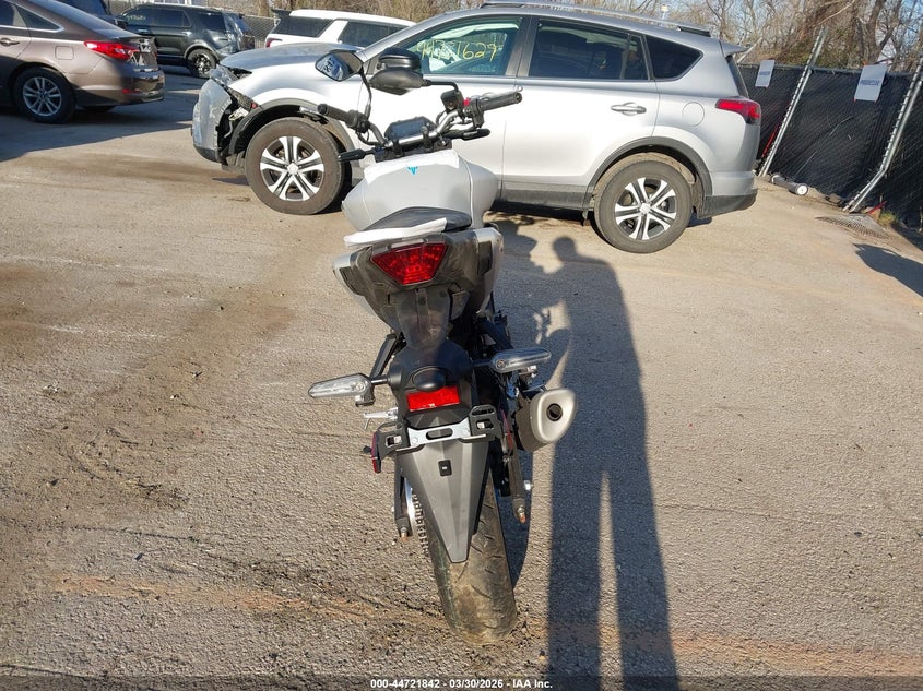 2025 Yamaha VIN MH3RH28EXSK002777 IAAI salvage auction — LEFT SIDE, Clear (Kansas), sold $1,400 on 2026-07-08 (photo 6)