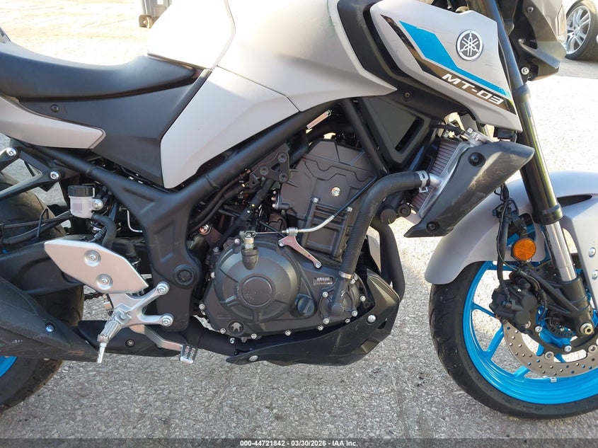 2025 Yamaha VIN MH3RH28EXSK002777 IAAI salvage auction — LEFT SIDE, Clear (Kansas), sold $1,400 on 2026-07-08 (photo 8)