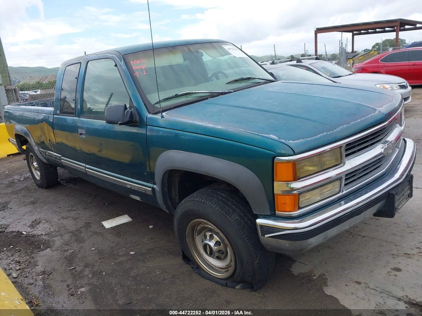 1998 Chevrolet C/k 2500 VIN 1GCGK29J1WE137539 — IAAI salvage auction photo