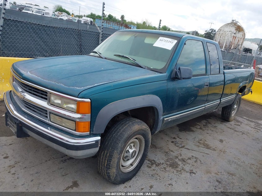 1998 Chevrolet C/k 2500 VIN 1GCGK29J1WE137539 IAAI salvage auction — LEFT & RIGHT, Salvage (California), sold $425 on 2026-07-09 (photo 2)
