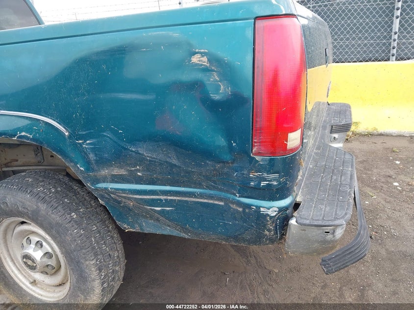 1998 Chevrolet C/k 2500 VIN 1GCGK29J1WE137539 IAAI salvage auction — LEFT & RIGHT, Salvage (California), sold $425 on 2026-07-09 (photo 6)