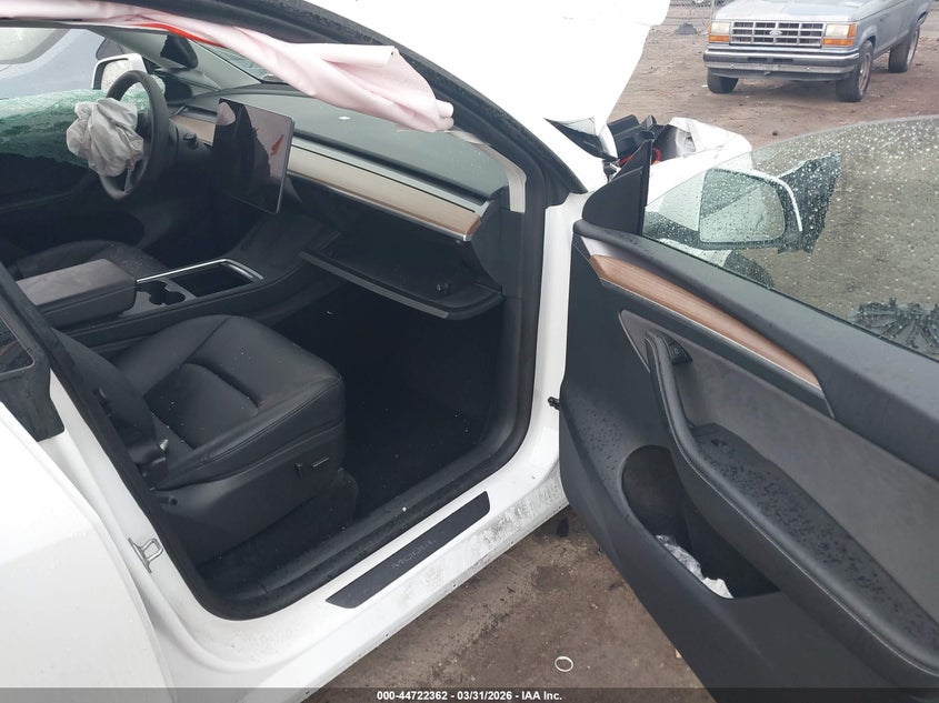 2024 Tesla Model y VIN 7SAYGDEE2RF152521 IAAI salvage auction — ALL OVER, Salvage (Massachusetts), sold $6,650 on 2026-07-09 (photo 5)