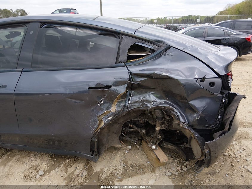2020 Tesla Model y VIN 5YJYGDEFXLF000628 IAAI salvage auction — LEFT SIDE, Salvage (Georgia), sold $4,725 on 2026-07-09 (photo 6)