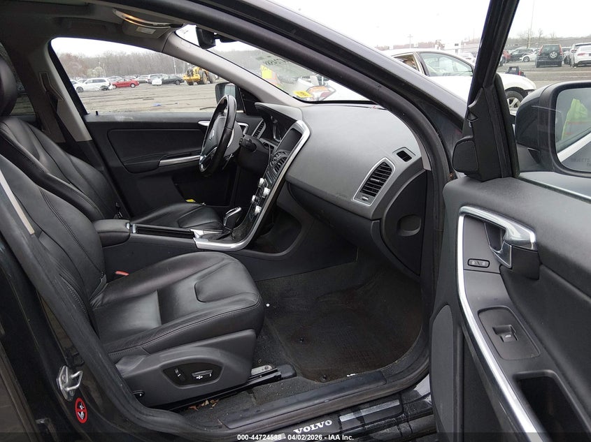 2015 Volvo Xc60 VIN YV4902RK3F2721477 IAAI salvage auction — SIDE, Salvage (New Hampshire), sold $2,450 on 2026-08-21 (photo 5)