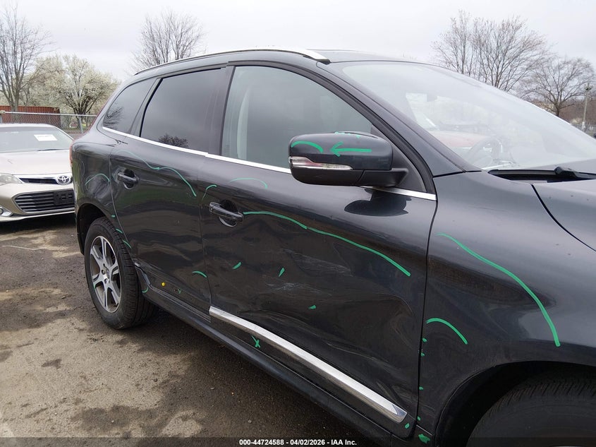 2015 Volvo Xc60 VIN YV4902RK3F2721477 IAAI salvage auction — SIDE, Salvage (New Hampshire), sold $2,450 on 2026-08-21 (photo 6)