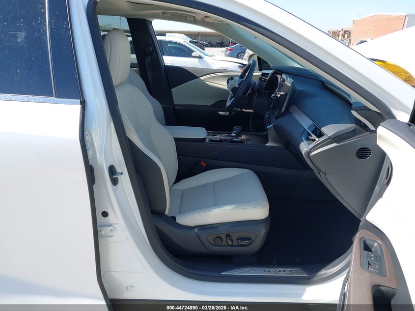 2024 Lexus RX 350 VIN 2T2BAMBA4RC035724 IAAI salvage auction — Front End, Original (Texas), sold $22,600 on 2026-09-04 (photo 5)