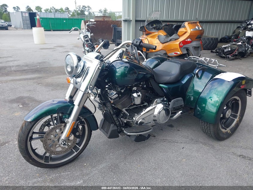 2021 Harley-davidson Freewheeler VIN 1HD1MCP19MB851523 IAAI salvage auction — RIGHT SIDE, Salvage (South Carolina), sold $7,000 on 2026-07-14 (photo 2)
