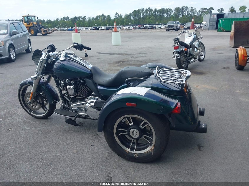 2021 Harley-davidson Freewheeler VIN 1HD1MCP19MB851523 IAAI salvage auction — RIGHT SIDE, Salvage (South Carolina), sold $7,000 on 2026-07-14 (photo 3)