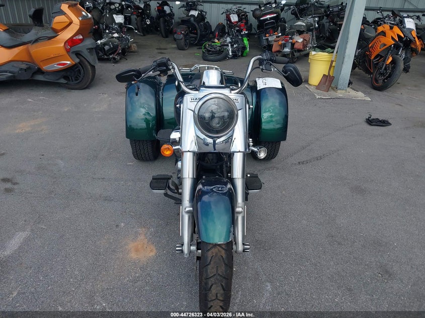 2021 Harley-davidson Freewheeler VIN 1HD1MCP19MB851523 IAAI salvage auction — RIGHT SIDE, Salvage (South Carolina), sold $7,000 on 2026-07-14 (photo 5)