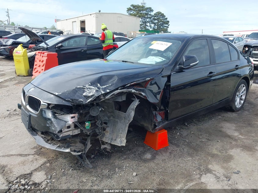 2016 BMW 3er VIN WBA8A3C56GK551392 IAAI salvage auction — FRONT END, Wait Title, sold $700 on 2026-07-29 (photo 2)
