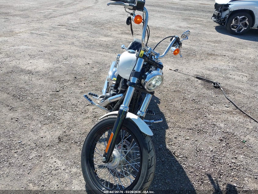 2016 Harley-davidson Street bob VIN 1HD1GXM17GC327174 IAAI salvage auction — UNKNOWN, Clear (Oklahoma), sold $1,100 on 2026-07-21 (photo 5)